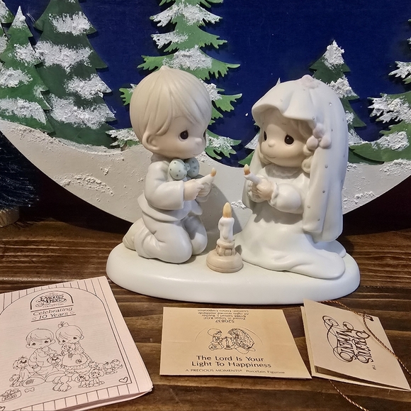 Precious Moments Figurine 520837 the Lord is your Light to Happiness 198… - Picture 1 of 1